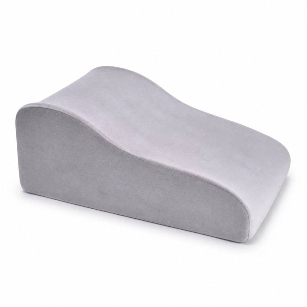 Coussin de surélévation des jambes en mousse présenté seul